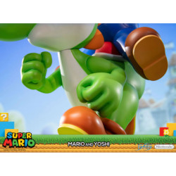 Collector Statue - Super Mario - Mario & Yoshi